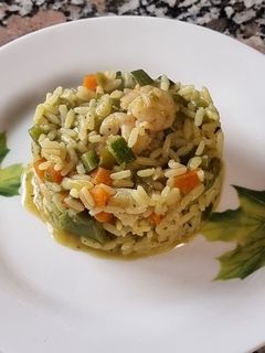 Una foto de Arroz con verduras y gambas al curry (para enfermos renales)