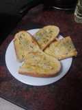 Pan de ajo con queso a la plancha