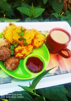 सूजी बेसन ब्रेड पकौड़ा (Suji Besan bread pakoda recipe in Hindi) रेसिपी मुख्य फोटो