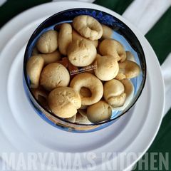 A picture of Mini milk cookies.