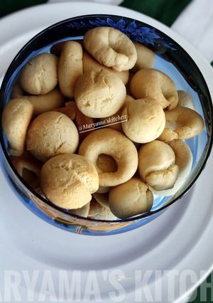 A picture of Mini milk cookies.