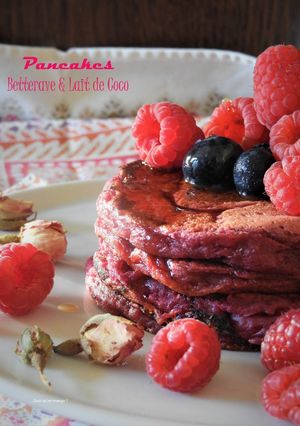 Une photo de Pancakes roses à la betterave