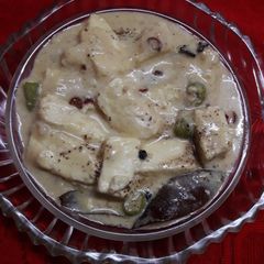 A picture of White gravy paneer mouli.