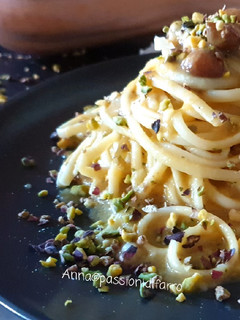 Foto di Linguine con crema di zucca,pecorino,funghi e pistacchi