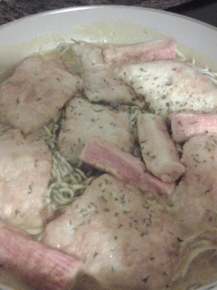 Una foto de Merluza con gulas y surimi en salsa