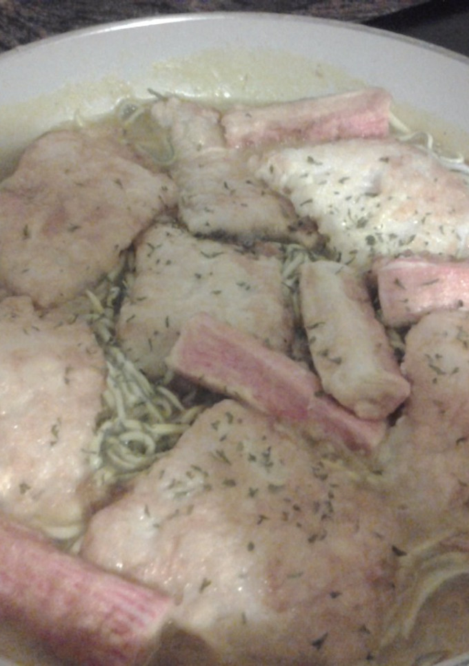Una foto de Merluza con gulas y surimi en salsa