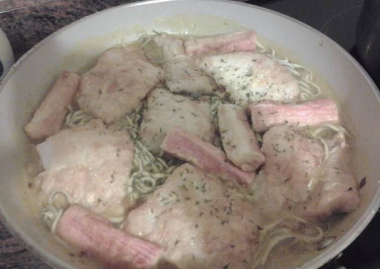 Merluza con gulas y surimi en salsa