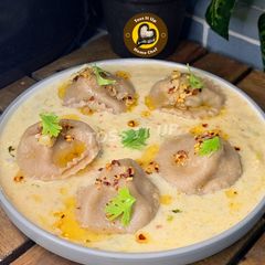 A picture of Chicken Ravioli With Chilli Garlic Oil In White Sauce.