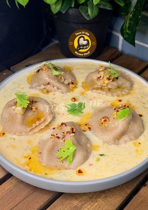 A picture of Chicken Ravioli With Chilli Garlic Oil In White Sauce.