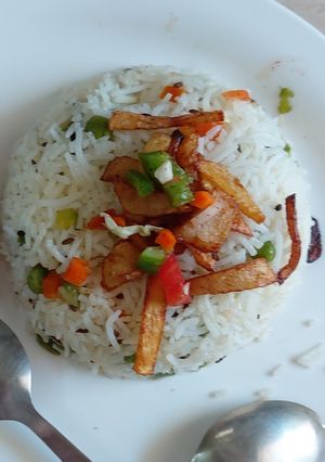 વેજીટેબલ પુલાવ (Vegetable Pulao Recipe In Gujarati) રેસીપી મુખ્ય ફોટો