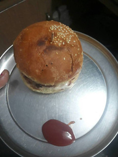 मक्डोनल्ड टाइप बर्गर (Mcdonald type Burger recipe in hindi) रेसिपी मुख्य फोटो