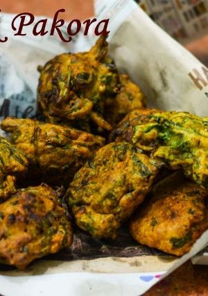 A picture of Palak Pakora /Spicy Spinach Fritters.