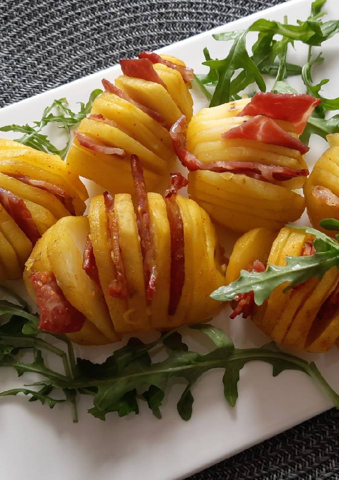 Картошка гармошка з салом (беконом) у духовці