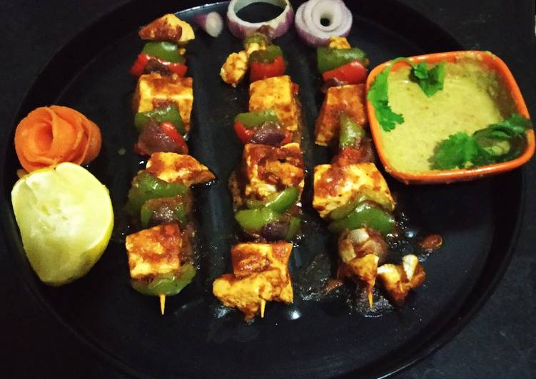 Paneer Tikka with chutney