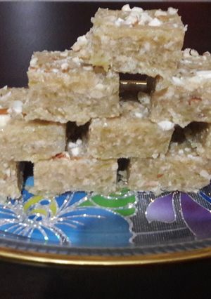 દુધી ની બરફી (Dudhi ni barafi recipe in gujarati) રેસીપી મુખ્ય ફોટો