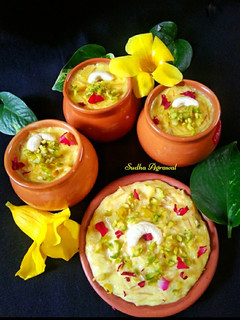 मटका कस्टर्ड सेवई पुडिंग (Matka Custard Sevai pudding recipe) रेसिपी मुख्य फोटो