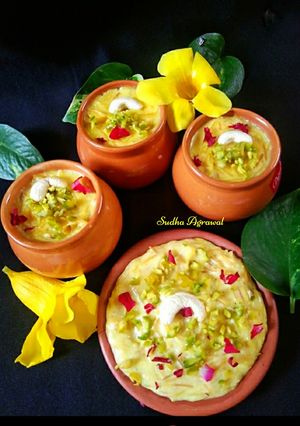 मटका कस्टर्ड सेवई पुडिंग (Matka Custard Sevai pudding recipe) रेसिपी मुख्य फोटो