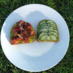 Avocado Toast - 2 cara রেসিপির প্রধান ছবি