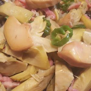 Alcachofas con foie al vino blanco