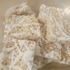 A picture of Rice krispies treats.