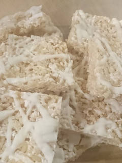 A picture of Rice krispies treats.
