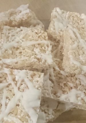A picture of Rice krispies treats.