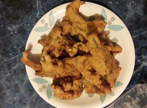 Una foto de Fritos con tallos de acelga