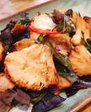 Nấm hầu thủ xào lá mắc mật