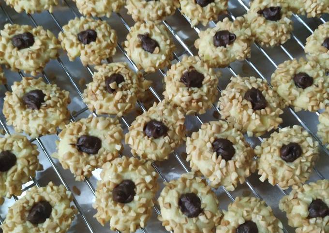 Peanut Choco Thumbprint Cookies