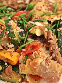 Foto de Frango com legumes