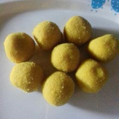 A picture of Besan laddoo.