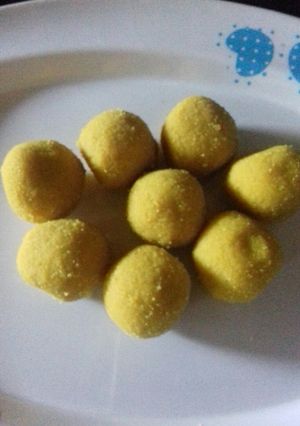 A picture of Besan laddoo.