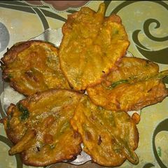 A picture of Malabar spinach fritters.