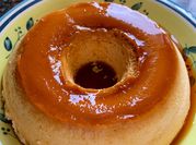 Una foto de caramelo para flan con azucar