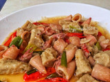 Tumis Cumi Asin dan Otak-Otak (serba iris)