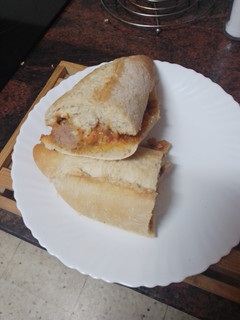 Una foto de Bocadillo de albóndigas al microondas