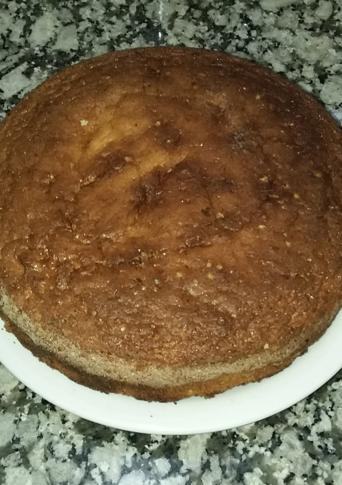 Una foto de Bizcochuelo fácil sin leche. Es rápido y tampoco lleva manteca 😋