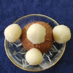Coconut ladoo A picture of Coconut ladoo.