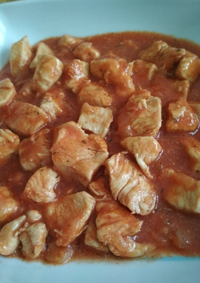 Una foto de Magro de pollo con tomate