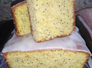 Una foto de Budín de limón y amapolas