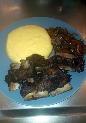 Una foto de Asado Braseado al vino tinto con puré Aligot 😋