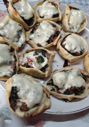 Una foto de Canastitas de acelga, jamón y queso