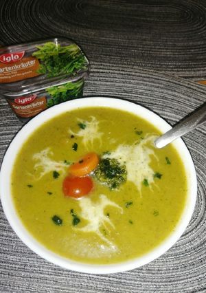 O poză a rețetei Supa crema de broccoli.