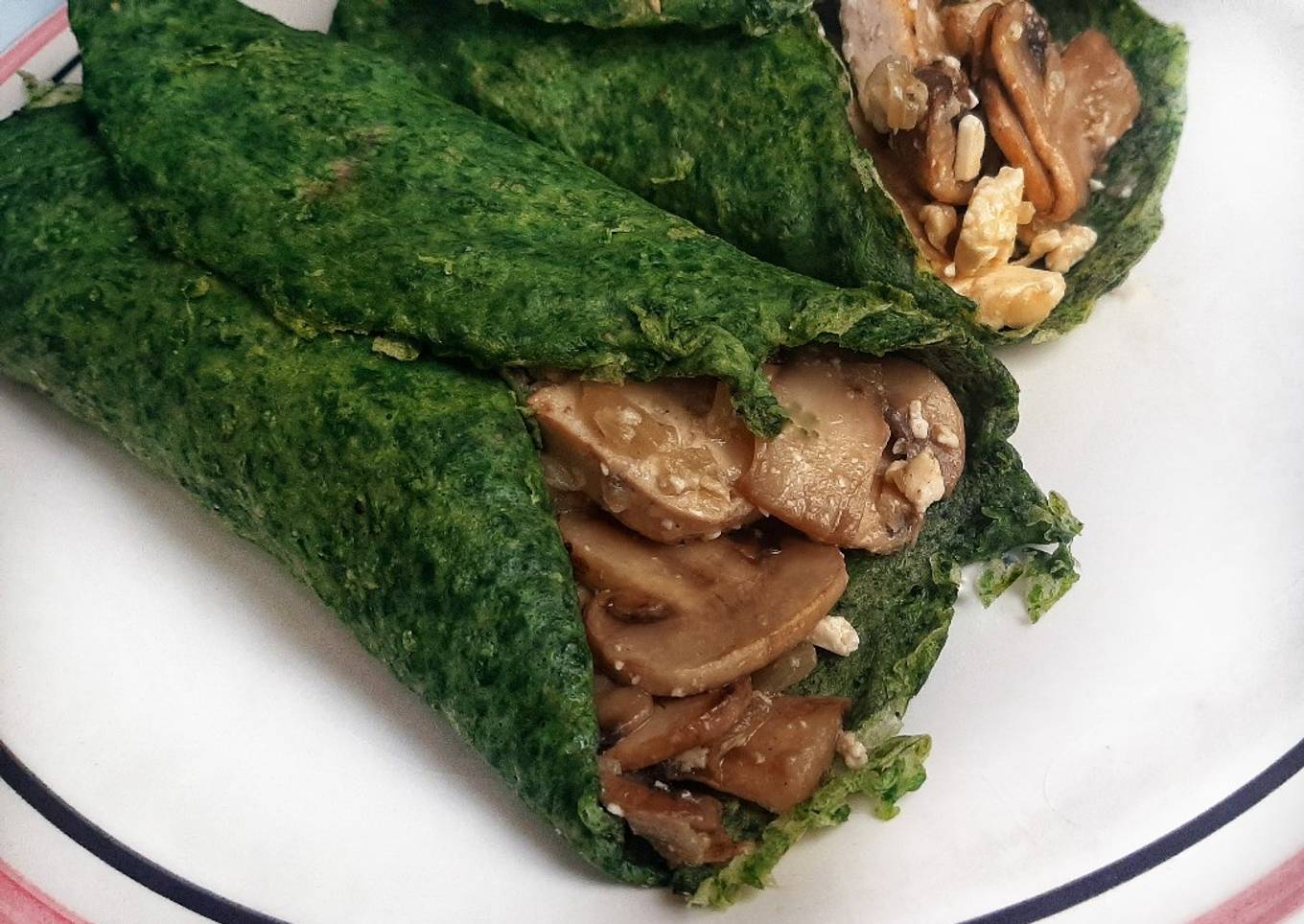 Crepes de espinacas con champiñones, tofu y queso feta