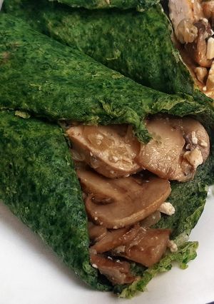 Una foto de Crepes de espinacas con champiñones, tofu y queso feta