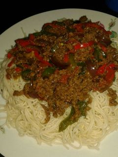 A picture of Minced meat sauce and spaghetti.
