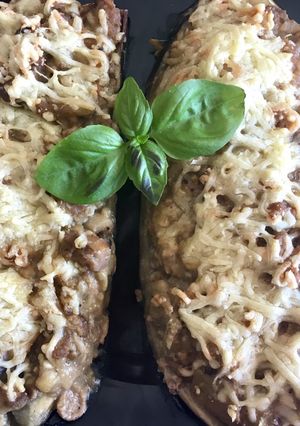 Foto principal de Berenjena rellena de soja con setas y bechamel de albahaca #glutenfree #sin lactosa # vegano
