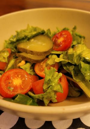 Una foto de Ensalada de verdes y cherrys!!