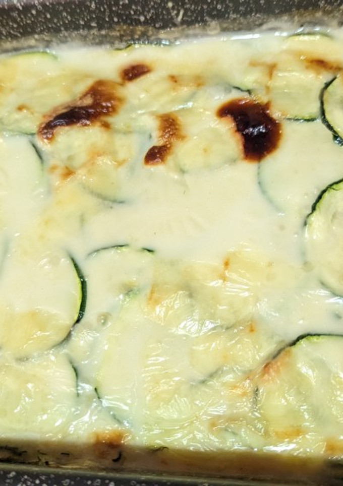 Una foto de Pastel de calabacín con york y queso😋