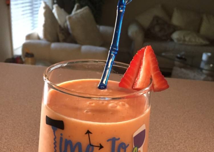 Recipe of Award-winning Strawberry mango fruit smoothie